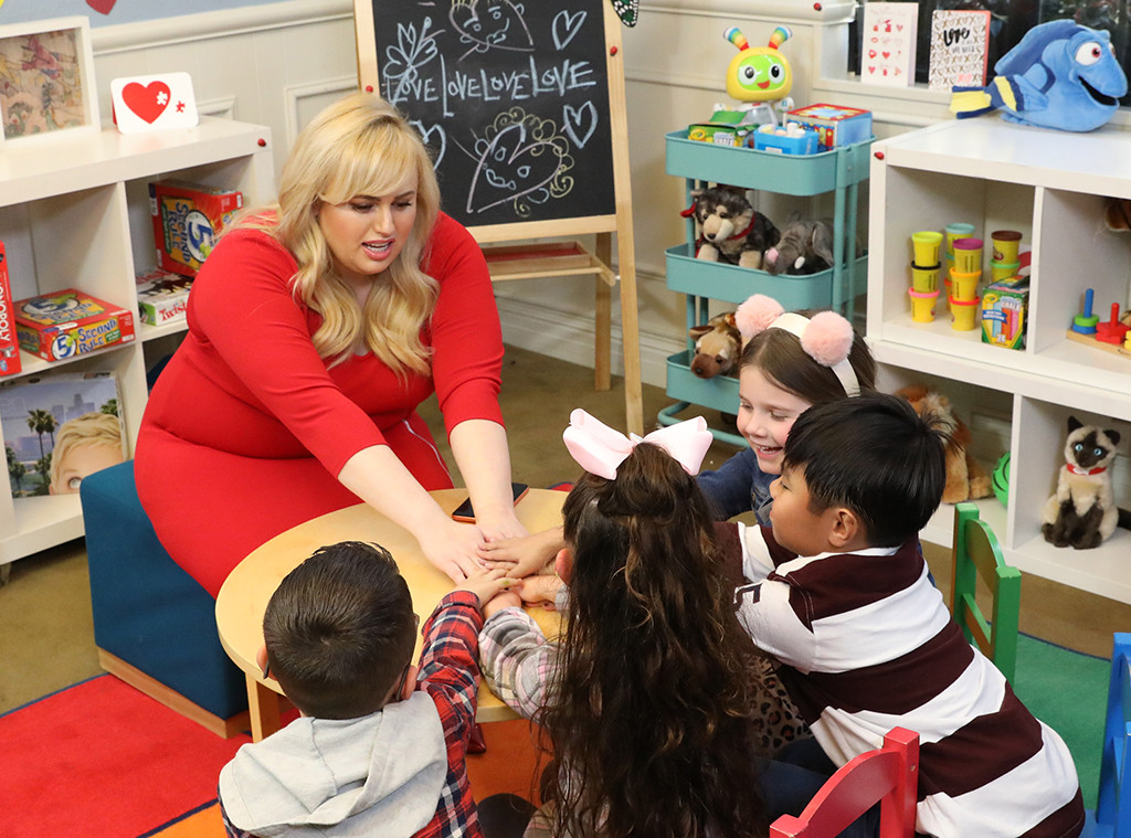 Watch Rebel Wilson Introduce Kids To Tinder Before Valentine S Day E Online Au